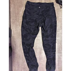 Lululemon camo 25 in joggers size 8
